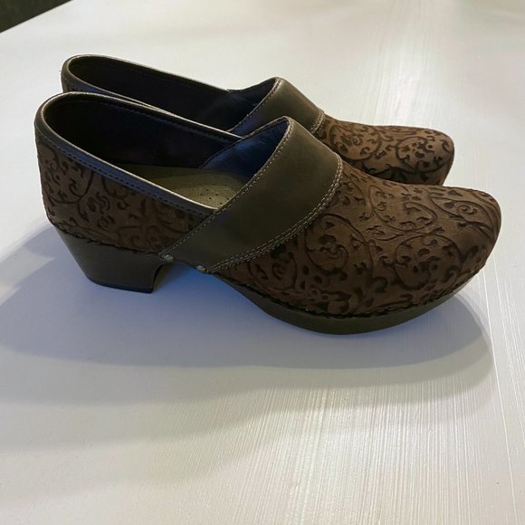 Dansko Prima Brown Floral Embossed Suede Leather Clogs EU Size 41 US Size 10.5 - Picture 3 of 12